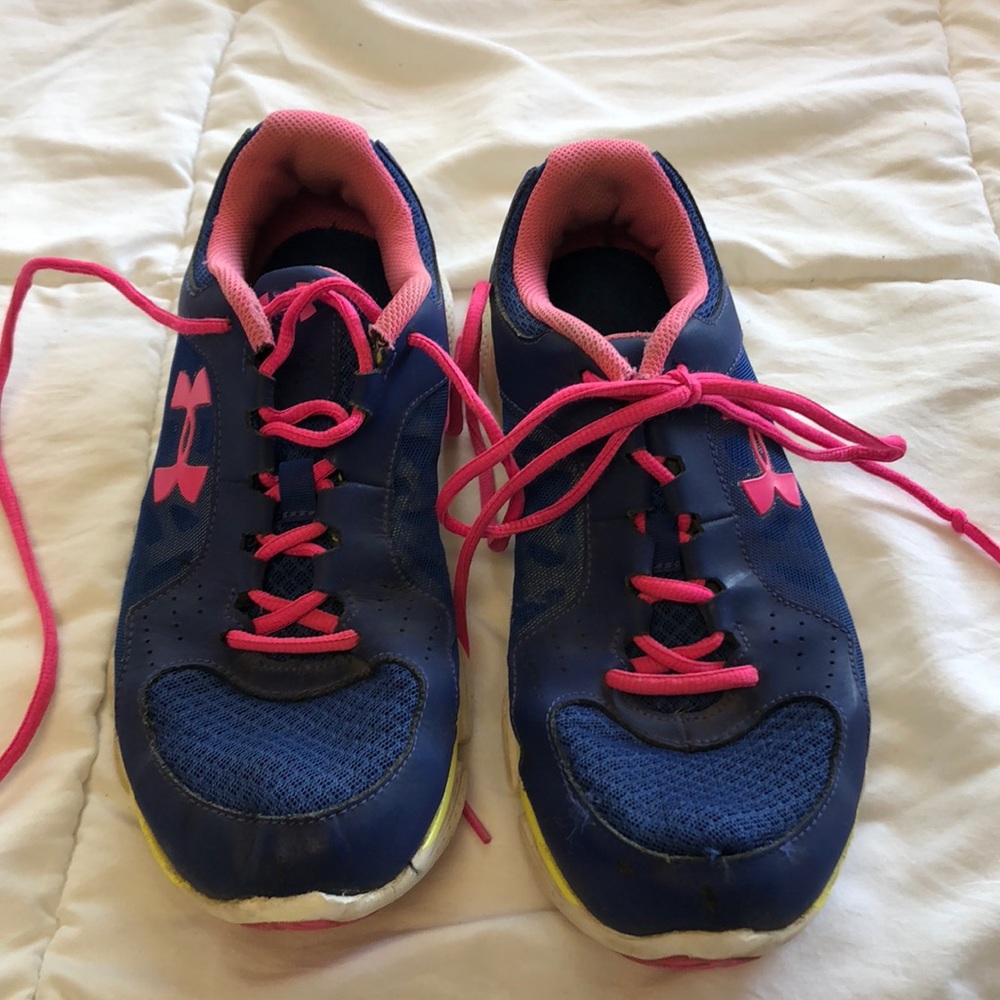 Women’s Under Armour tennis shoes